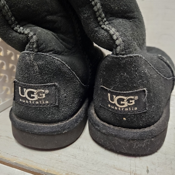 UGG Classic II Tall Boot kids (6-10yrs) size 4 black - Picture 5 of 15